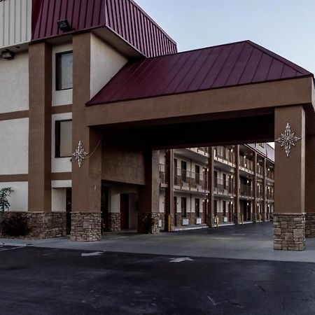 Red Roof Inn & Suites Pigeon Forge Parkway Екстериор снимка