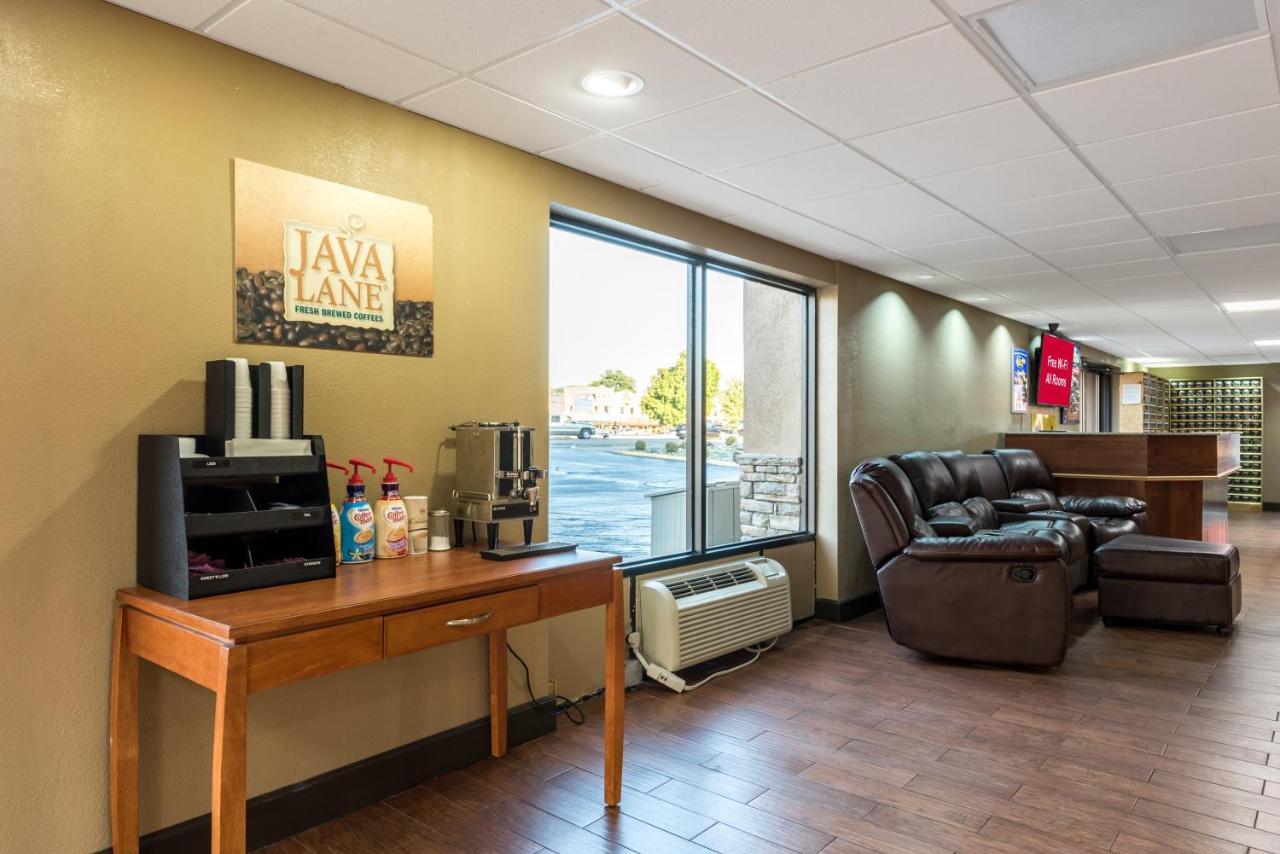 Red Roof Inn & Suites Pigeon Forge Parkway Екстериор снимка