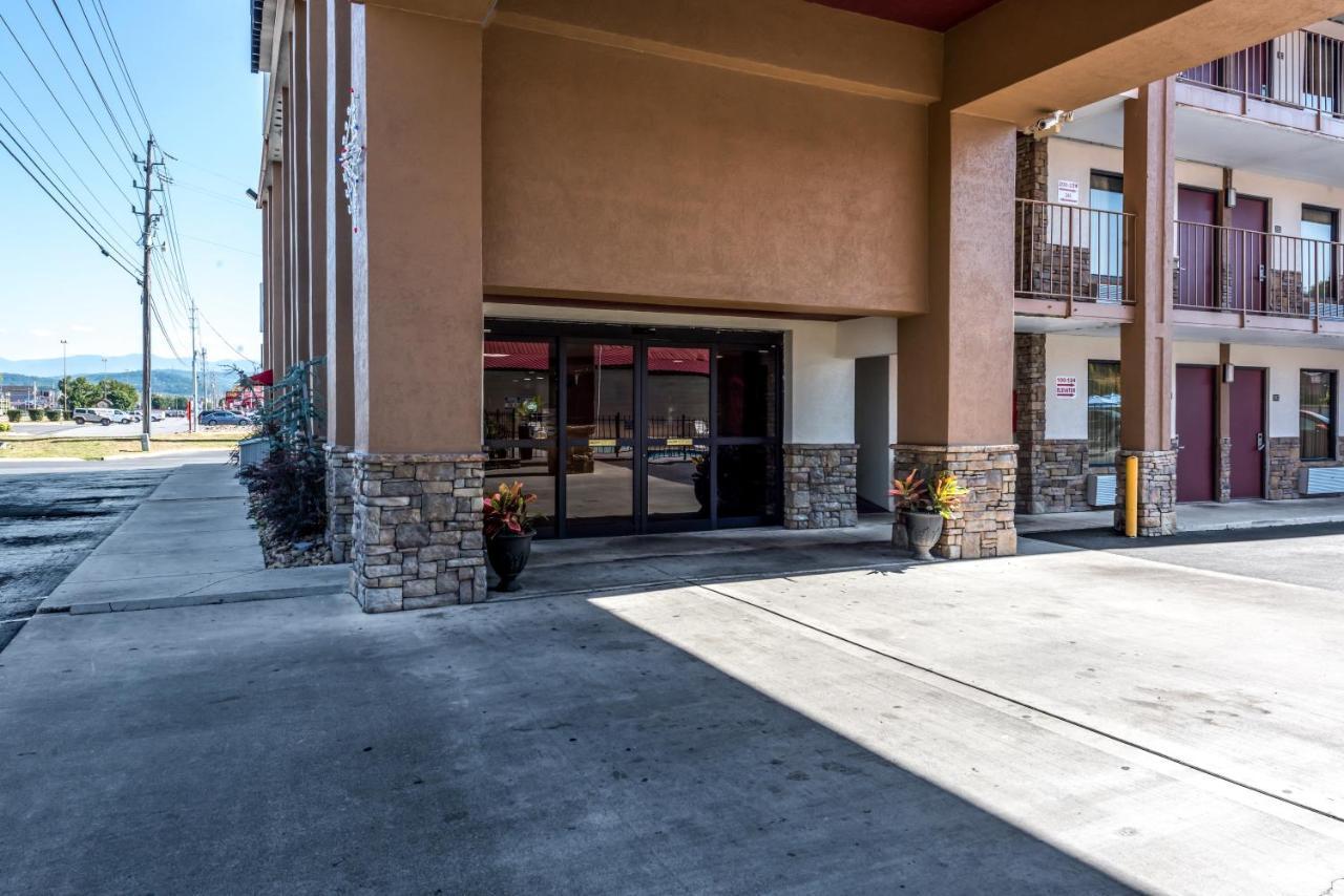 Red Roof Inn & Suites Pigeon Forge Parkway Екстериор снимка