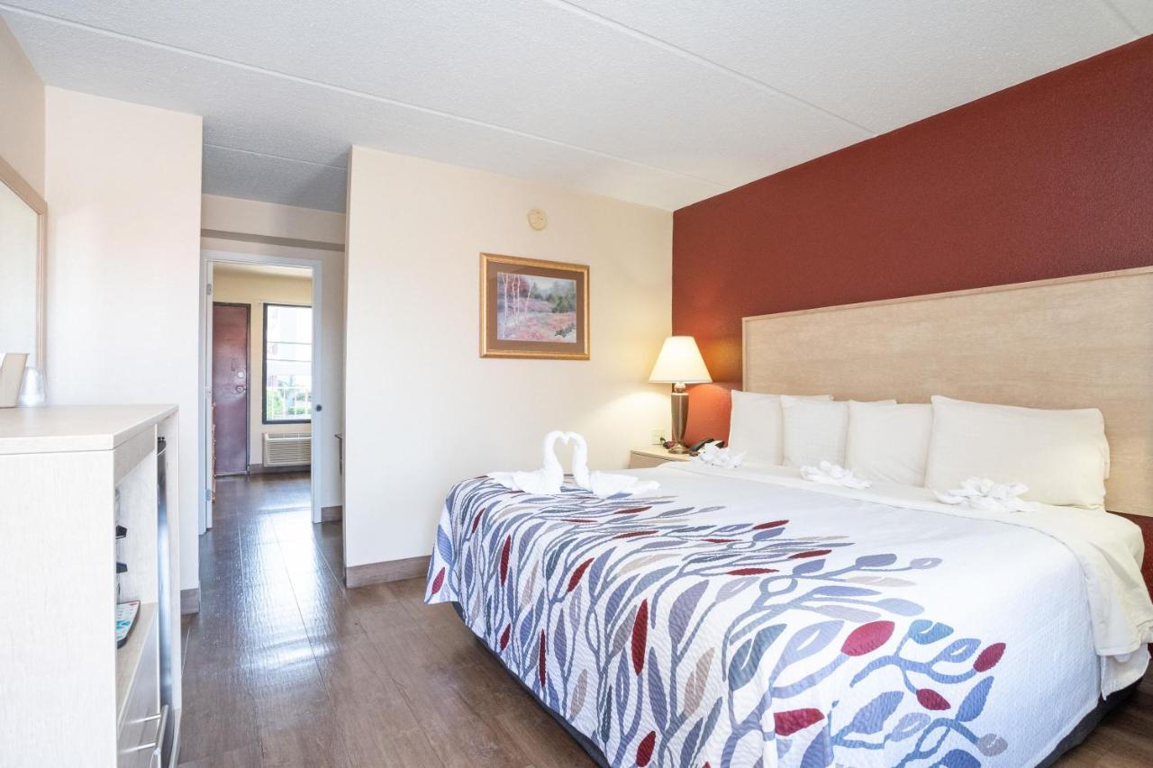 Red Roof Inn & Suites Pigeon Forge Parkway Екстериор снимка