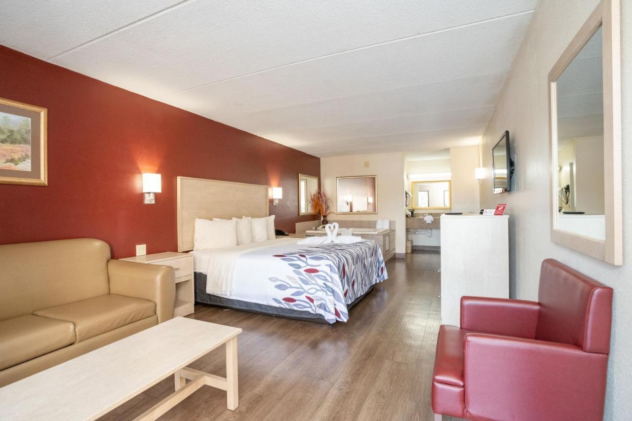 Red Roof Inn & Suites Pigeon Forge Parkway Екстериор снимка