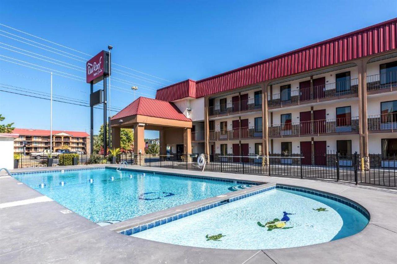 Red Roof Inn & Suites Pigeon Forge Parkway Екстериор снимка