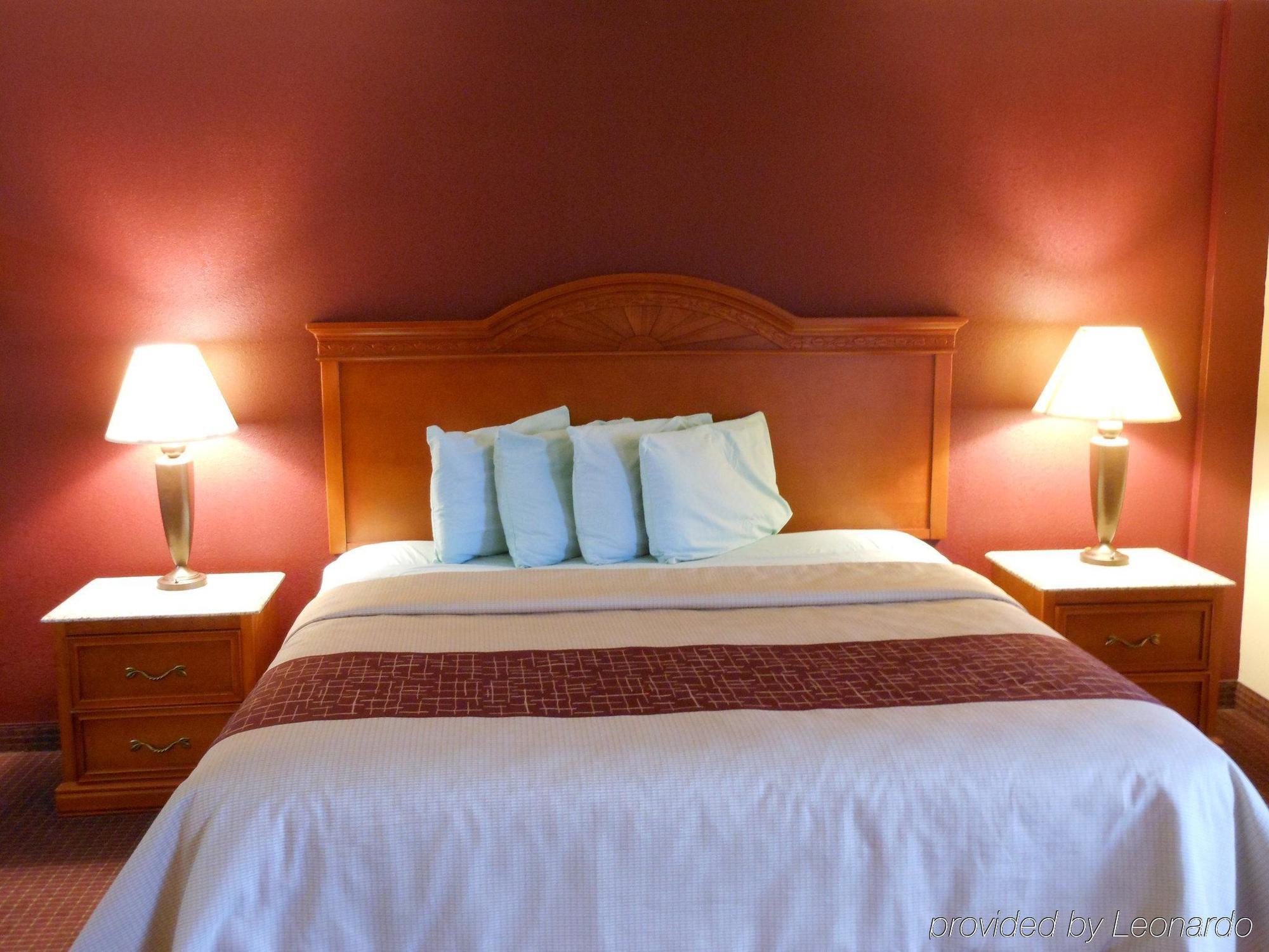 Red Roof Inn & Suites Pigeon Forge Parkway Екстериор снимка
