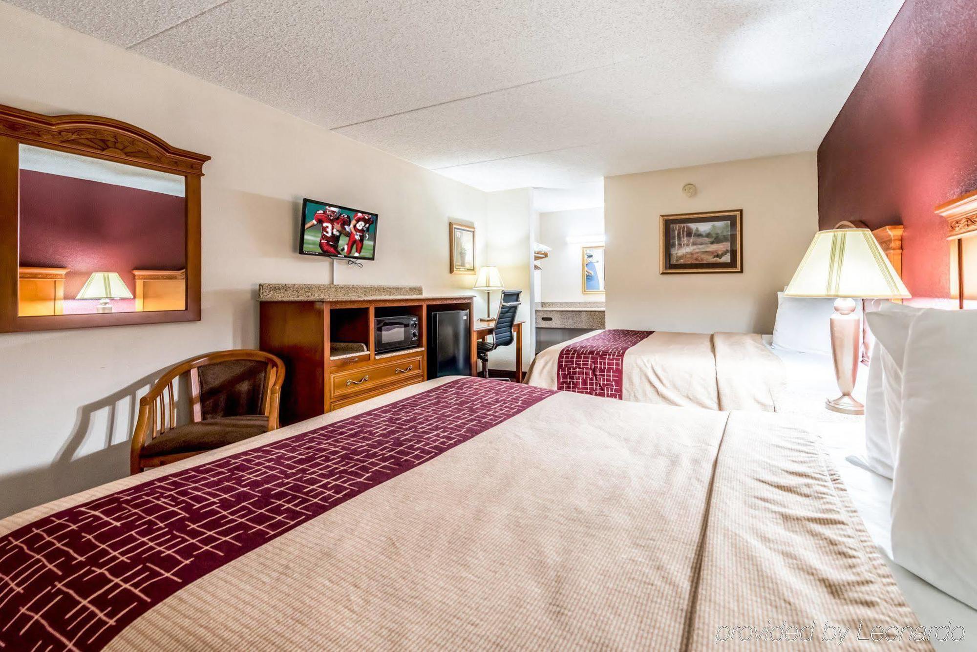 Red Roof Inn & Suites Pigeon Forge Parkway Екстериор снимка