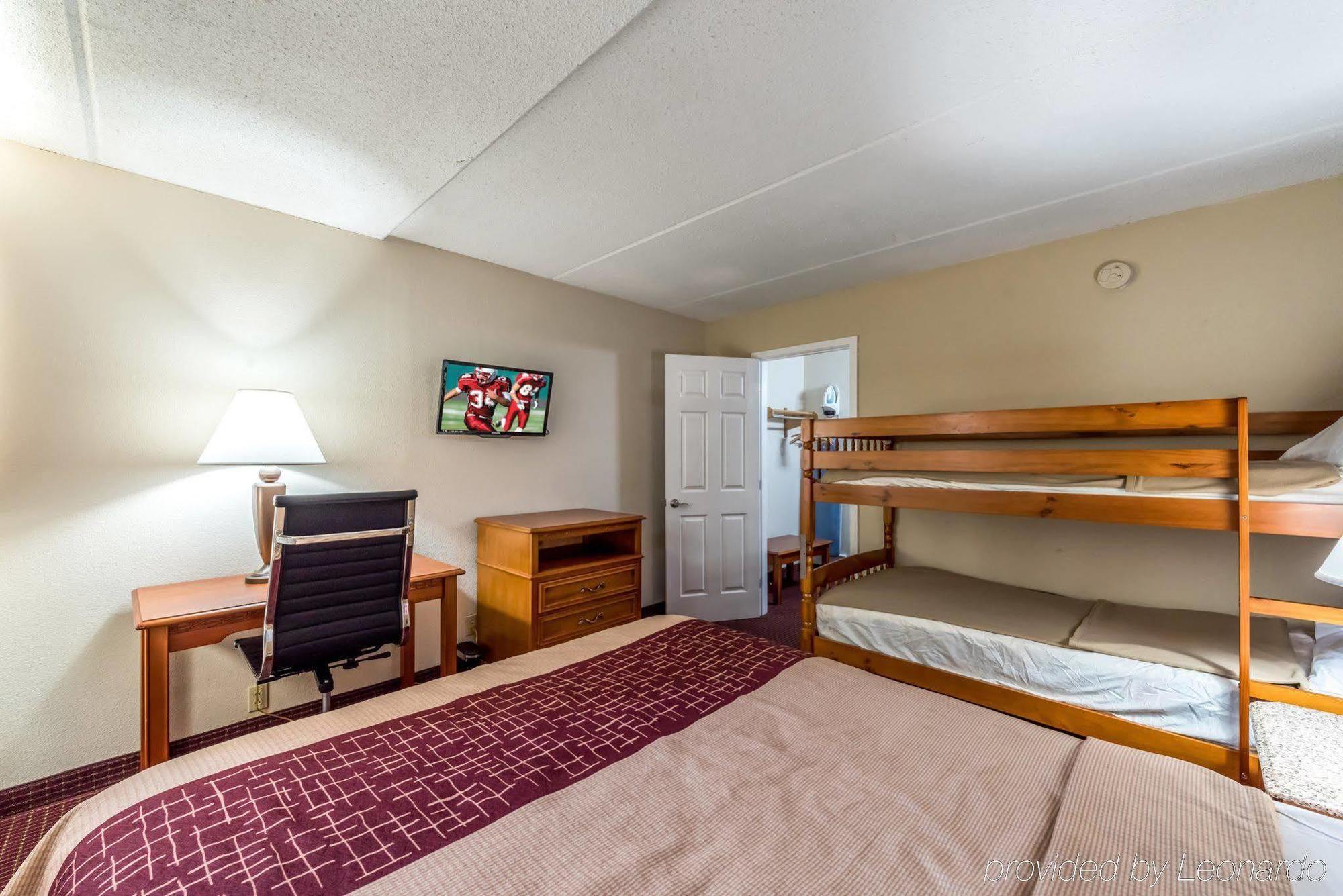 Red Roof Inn & Suites Pigeon Forge Parkway Екстериор снимка