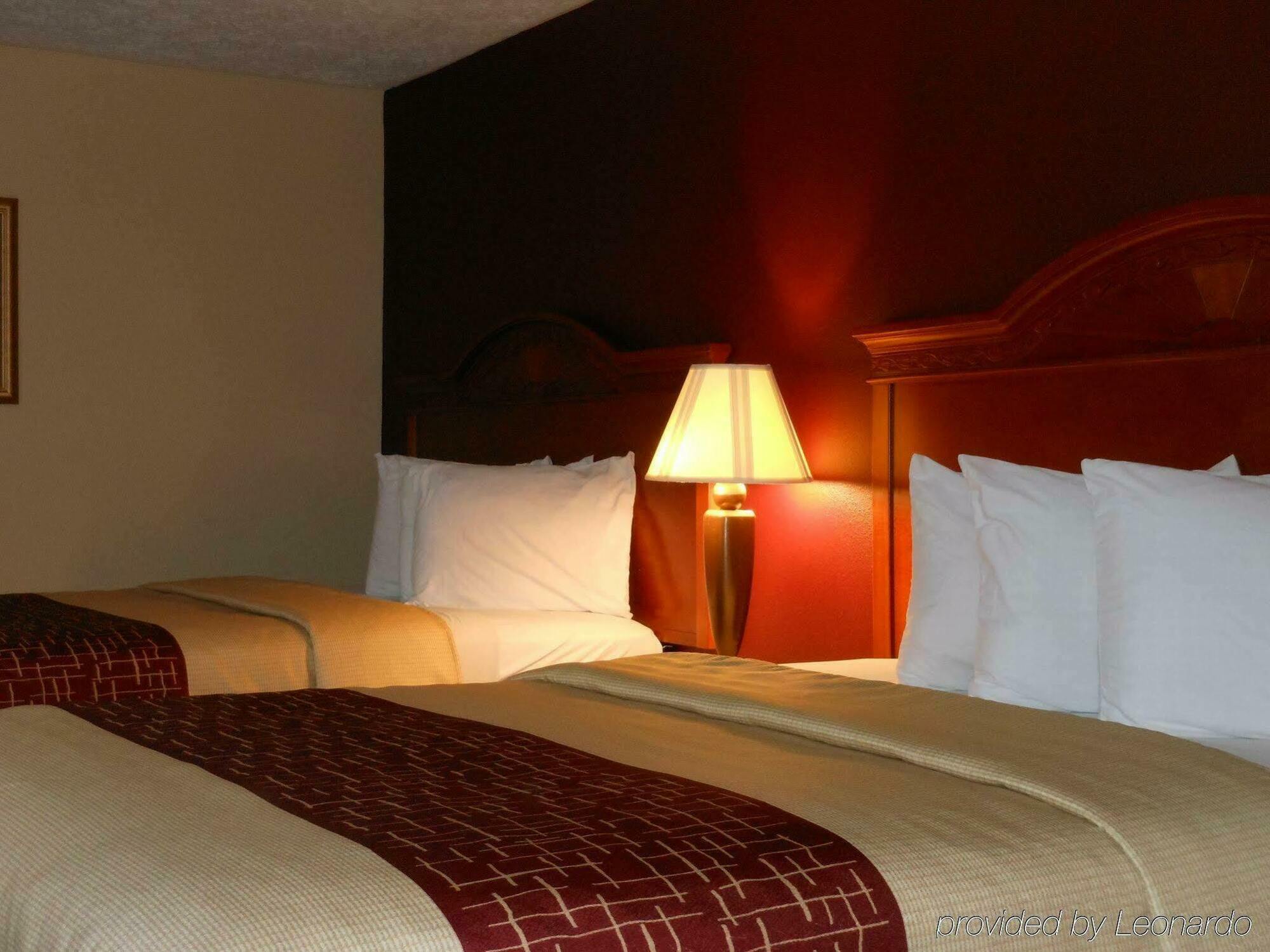 Red Roof Inn & Suites Pigeon Forge Parkway Екстериор снимка
