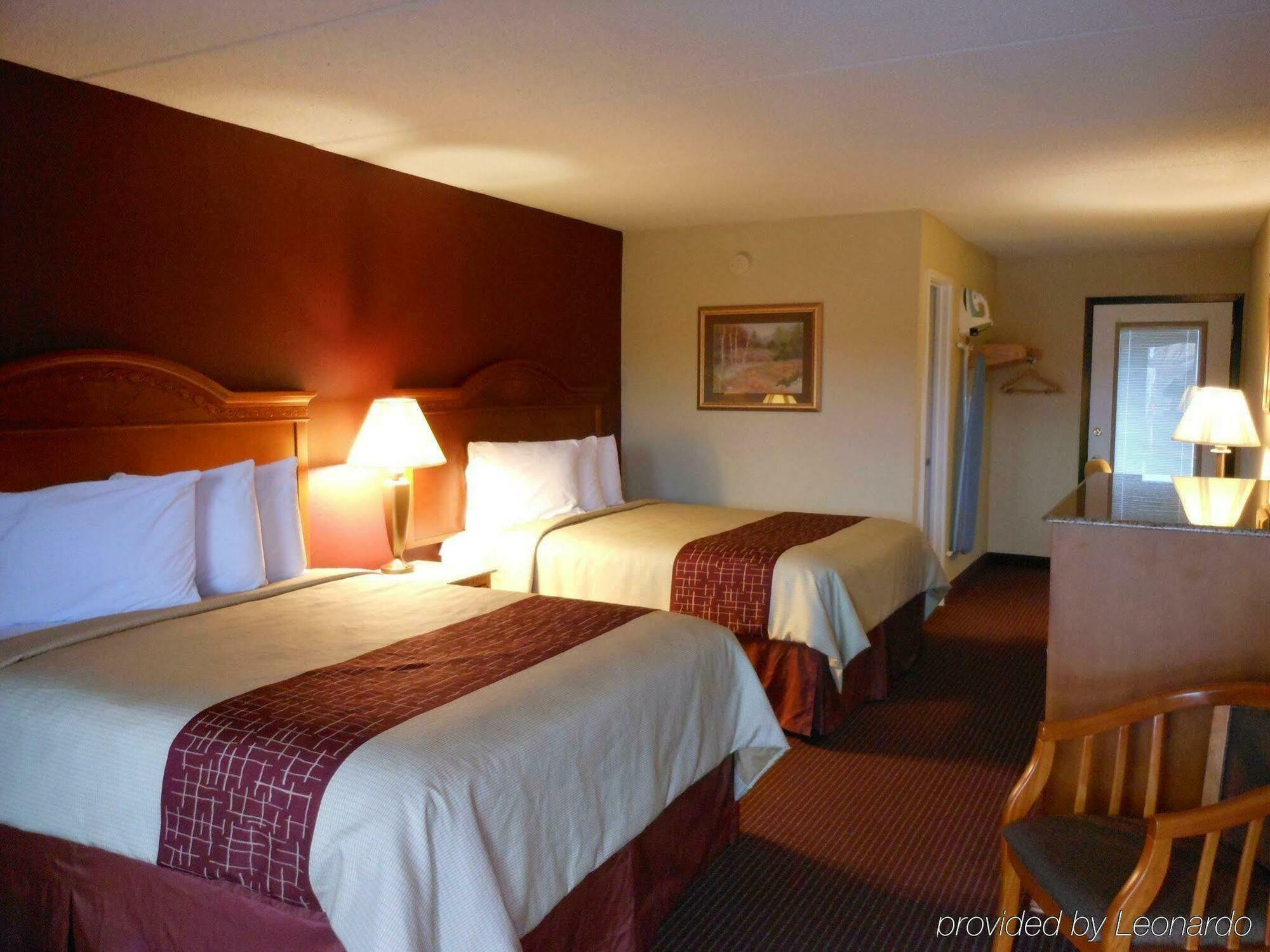 Red Roof Inn & Suites Pigeon Forge Parkway Екстериор снимка