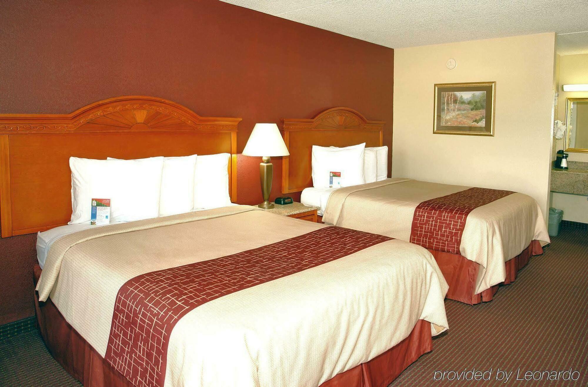 Red Roof Inn & Suites Pigeon Forge Parkway Екстериор снимка