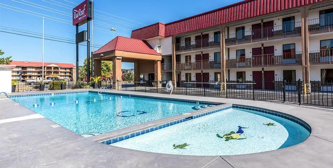 Red Roof Inn & Suites Pigeon Forge Parkway Екстериор снимка